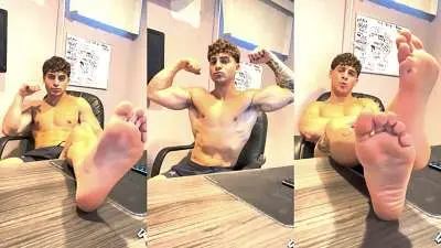 OnlyFans – FlexMasterJoe – Foot worship 3