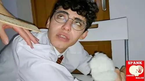 SpankChicosMalos – Luis, Jester Student