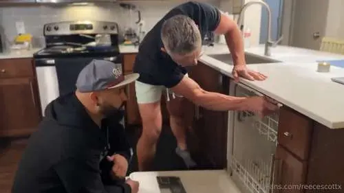 OnlyFans – Fucking The Maintenance Man – Reece Scott & Rey Cazador